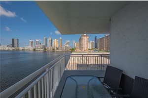 301 174th St, Sunny Isles Beach, FL 33160, Sold 08/28/24