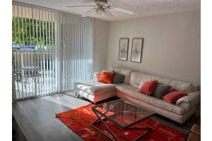 19901 E Country Club Dr 2207, Aventura