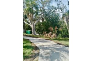 215 Glenholm Ave Punta Gorda, FL 33950 - MLS#A11619788