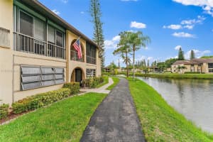 341 Pine Ridge Cir Apt B-2, Greenacres, FL 33463, Sold 11/26/24
