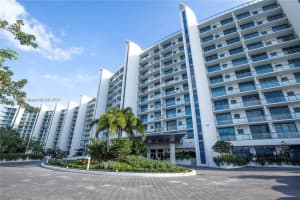 3250 Ne 188th Street 204, Aventura