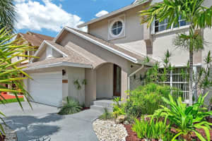 19018 NW 77th Pl, Hialeah, FL 33015, Sold 09/27/24