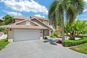 19018 NW 77th Pl, Hialeah, FL 33015, Sold 09/27/24