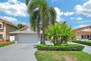 19018 NW 77th Pl, Hialeah, FL 33015, Sold 09/27/24