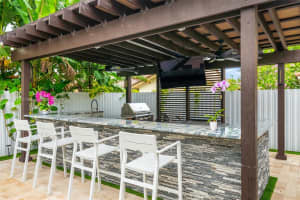 15902 Stonetower St, Davie, FL 33331, Sold 10/22/24