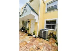 6855 SW 45th Ln Apartment 7, Miami, FL 33155, Sold 01/03/25