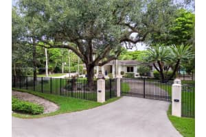 6505 SW 92nd St, Pinecrest, FL 33156, Sold 02/05/25