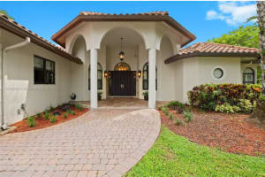 5307 SW 111th Terrace, Davie, FL 33328, Sold 01/24/25