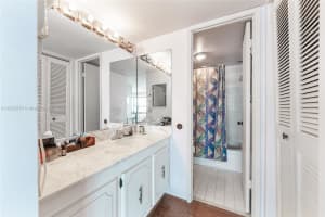 600 NE 36th St APT 1707, Miami, FL 33137, Sold 12/31/24