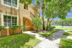 8010 N Nob Hill Rd, Tamarac, FL 33321, Sold 10/25/24