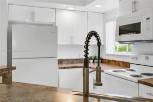 3420 Pinewalk Dr N, Margate, FL 33063, Sold 09/03/24