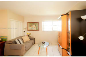 11001 NW 7th St, Miami, FL 33172, Sold 09/09/24