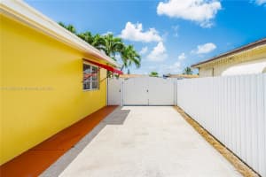 9421 SW 37th St, Miami, FL 33165, Sold 04/08/25