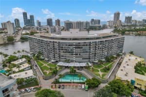 900 Bay Dr APT 711, Miami Beach, FL 33141, Sold 11/26/24