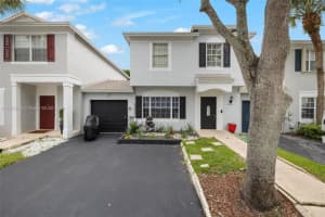 9512 S Vermosa Ln, Tamarac, FL 33321, Sold 08/27/24
