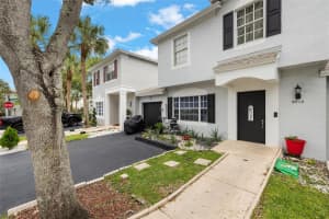 9512 S Vermosa Ln, Tamarac, FL 33321, Sold 08/27/24
