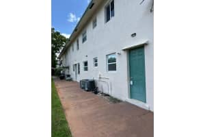 290 NE 40th St APT 14, Oakland Park, FL 33334, Sold 10/24/24
