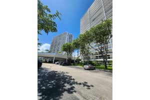 3731 N Country Club Dr 2127, Aventura