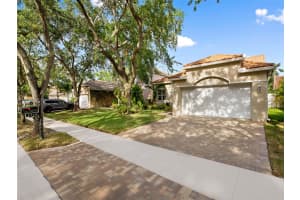 1319 Bayview Cir, Weston, FL 33326, Sold 09/05/24