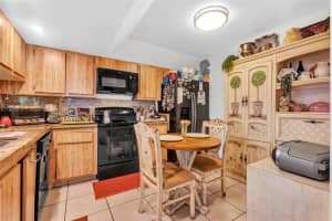 100 NW 76th Ave Apt 201-2, Plantation, FL 33324, Sold 02/04/25