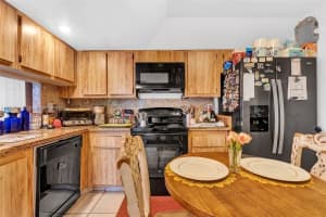 100 NW 76th Ave Apt 201-2, Plantation, FL 33324, Sold 02/04/25