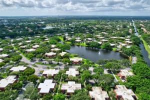 9951 NW 7th St, Plantation, FL 33324, Sold 08/28/24