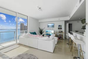 300 Biscayne Blvd, Miami, FL 33131, Sold 10/03/24