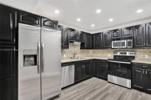 4200 Hillcrest Dr APT 315, Hollywood, FL 33021, Sold 10/04/24