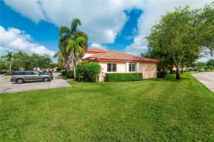 20843 NW 3rd Ct, Pembroke Pines, FL 33029, Sold 09/10/24
