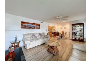 421 Pine Glen Ln, Greenacres, FL 33463, Sold 09/19/24