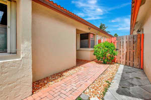 700 SW 113th Ave, Pembroke Pines, FL 33025, Sold 11/07/24