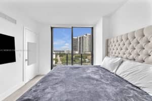 121 Ne 34th St 905, Miami