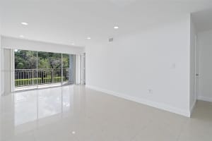 9355 Fontainebleau Blvd, Miami, FL 33172, Sold 10/04/24