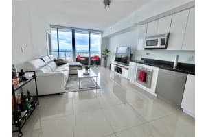 92 Sw 3 St 4407, Miami