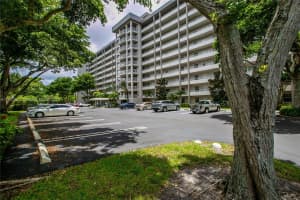 575 Oaks Ln APT 206, Pompano Beach, FL 33069, Sold 03/22/25