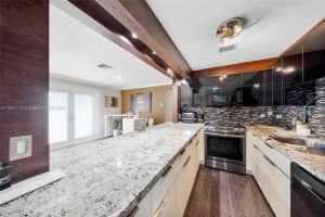 5040 Westwood Lake Dr, Miami, FL 33165, Sold 09/25/24