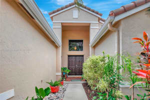 340 Cambridge Dr, Weston, FL 33326, Sold 09/30/24