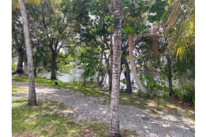 7688 NW 181st St, Hialeah, FL 33015, Sold 09/20/24