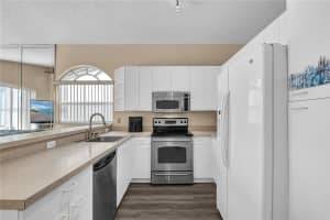529 NW 157th Ave, Pembroke Pines, FL 33028, Sold 12/03/24