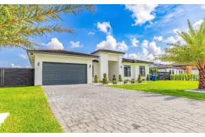 13218 Sw 230th St, Miami