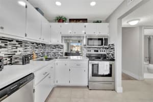 6051 NW 61st Ave APT 203, Tamarac, FL 33319, Sold 12/06/24