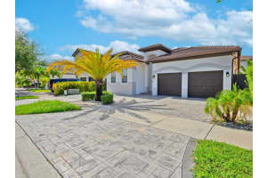 8886 NW 184th St, Hialeah, FL 33018, Sold 10/11/24