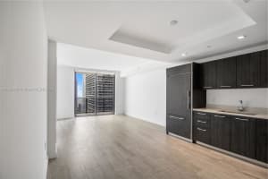 45 SW 9th St Apt 3705, Miami, FL 33130, Sold 10/25/24
