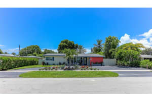 902 SE 14th St, Deerfield Beach, FL 33441, Sold 09/06/24