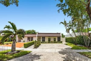 6729 Crooked Palm Ln, Miami Lakes, FL 33014, Sold 09/24/24