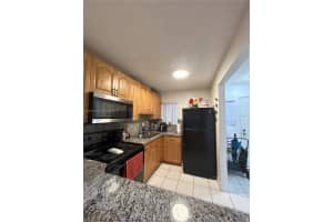 2750 W 76th St APT 208, Hialeah, FL 33016, Sold 10/01/24
