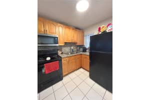 2750 W 76th St APT 208, Hialeah, FL 33016, Sold 10/01/24