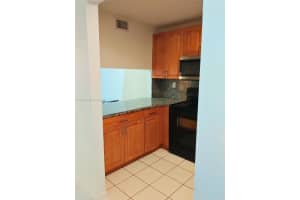 2750 W 76th St APT 208, Hialeah, FL 33016, Sold 10/01/24