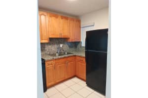 2750 W 76th St APT 208, Hialeah, FL 33016, Sold 10/01/24