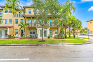 995 SW 147th Ave, Pembroke Pines, FL 33027, Sold 08/30/24